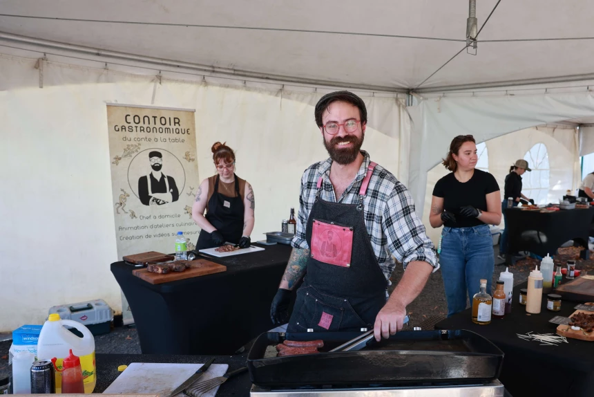 Au barbecue, on retrouvait Jean-Christophe Nadeau (Chef JC), ancien participant de MasterChef Québec, venu cuisiner les produits de l’entreprise. 