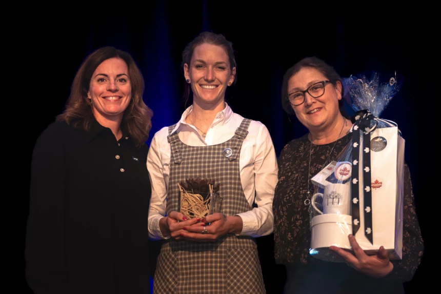 Amélie Pouliot, Financement agricole Canada, Marianne Langlais, lauréate prix Clin d’oeil à la relève, Véronique Guizier, présidente des Agricultrices du Québec