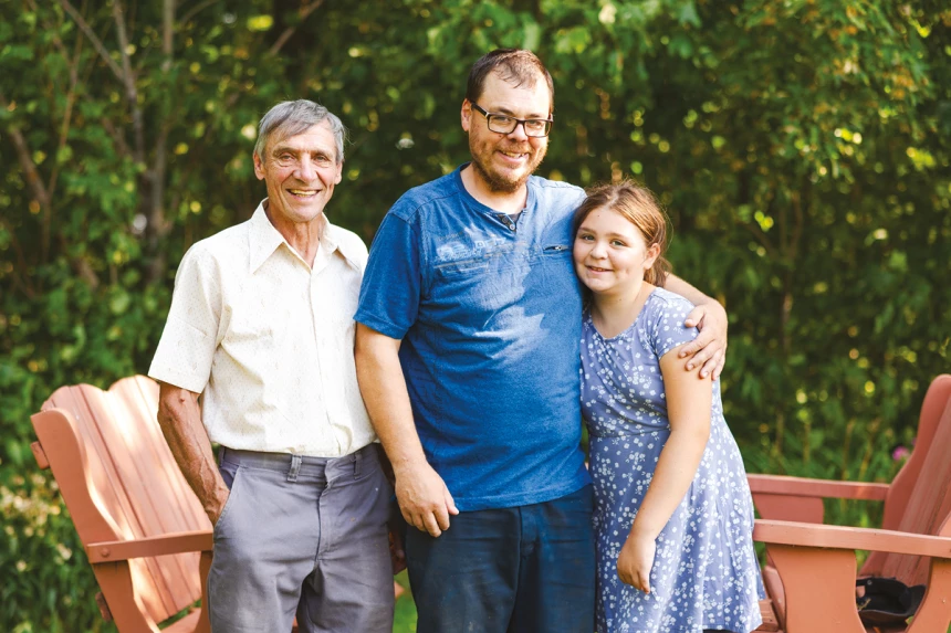 Roland Morneau avec son fils Yvan et sa petite-fille Émilie
