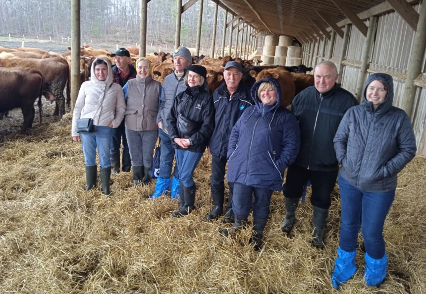 Visite d'un étable par la coopérative laitière ukrainienne