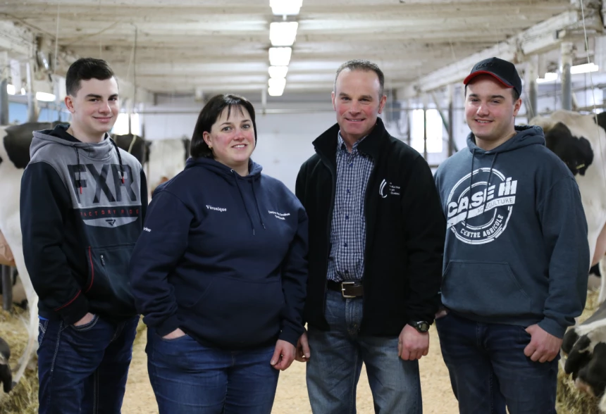 Véronique Lévesque et Réjean Morin de la Ferme Morine avec leurs fils
