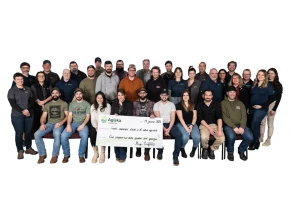 Les vingt-cinq producteurs et productrices qui ont reçu leur bourse du FCARA d’Agiska Coopérative